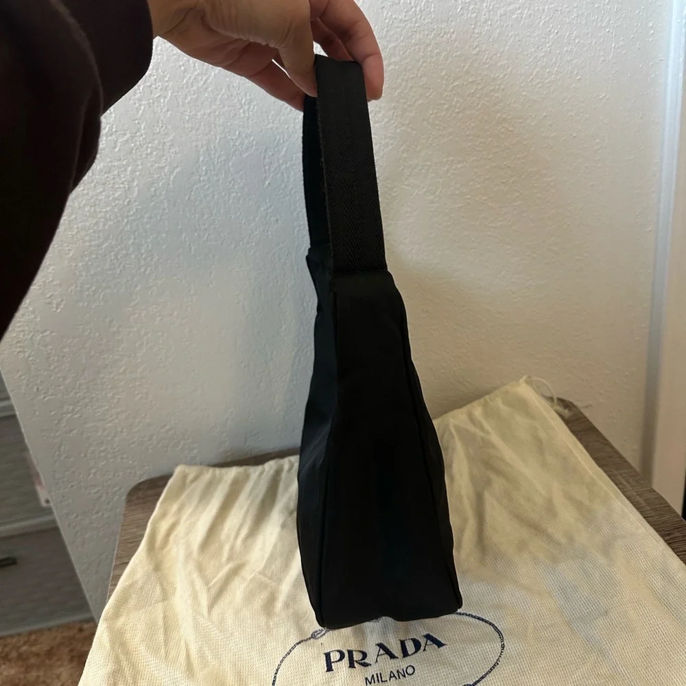 🔴SOLD🔴Prada Nylon Bag - Picture 2 of 9